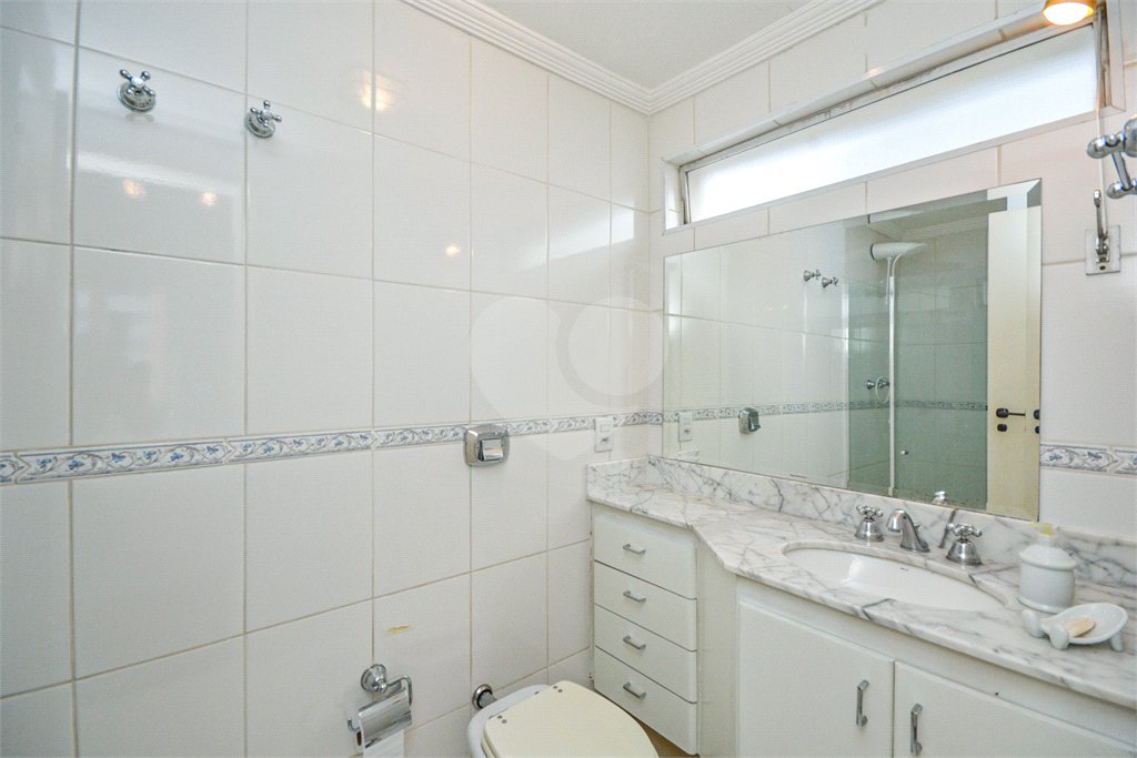 Apartamento à venda com 3 quartos, sendo 1 suíte,  em Moema, São Paulo, SP