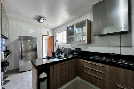 Casa à venda com 4 quartos, sendo 2 suítes,  em Interlagos, São Paulo, SP