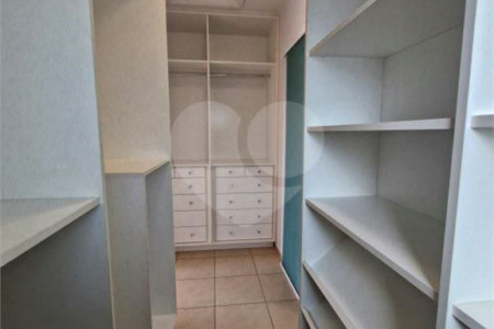 Casa à venda ou para alugar com 3 quartos, sendo 1 suíte, no condomínio Recanto dos Paturis, Vinhedo - SP