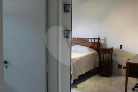 Sobrado à venda com 4 quartos, sendo 2 suítes, em Vila das Mercês, São Paulo, SP