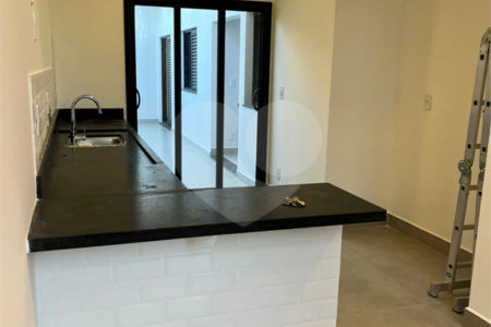 Casa à venda com 3 quartos, sendo 1 suíte, no condomínio Portal dos Sabiás, Itu - SP