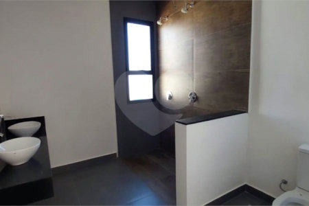 Casa à venda com 4 suítes no condomínio Figueira Garden, Atibaia - SP