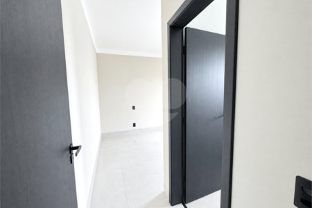 Casa à venda com 2 quartos, sendo 1 suíte, no condomínio Tivolli, Itapetininga - SP
