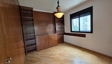 Apartamento à venda com 3 suítes em Vila Uberabinha, São Paulo, SP