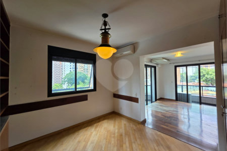 Apartamento à venda com 3 suítes em Vila Uberabinha, São Paulo, SP