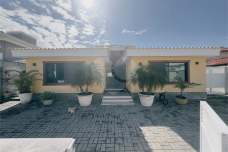 Casa em condomínio à venda com 4 quartos, sendo 2 suítes,  em Caravelas, Armação dos Búzios, RJ