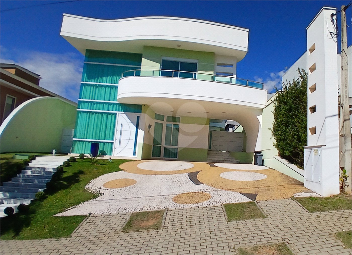 Casa à venda com 3 suítes no condomínio Figueira Garden, Atibaia - SP
