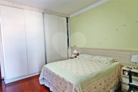 Sobrado à venda com 4 quartos, sendo 3 suítes, em Vila Paulicéia, São Paulo, SP