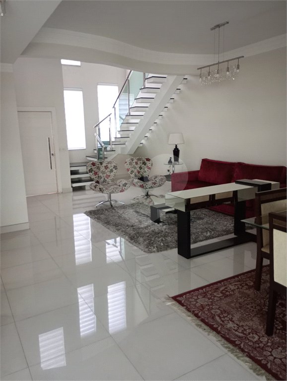 Casa à venda com 3 quartos, sendo 2 suítes, no condomínio Granja Olga II, Sorocaba - SP