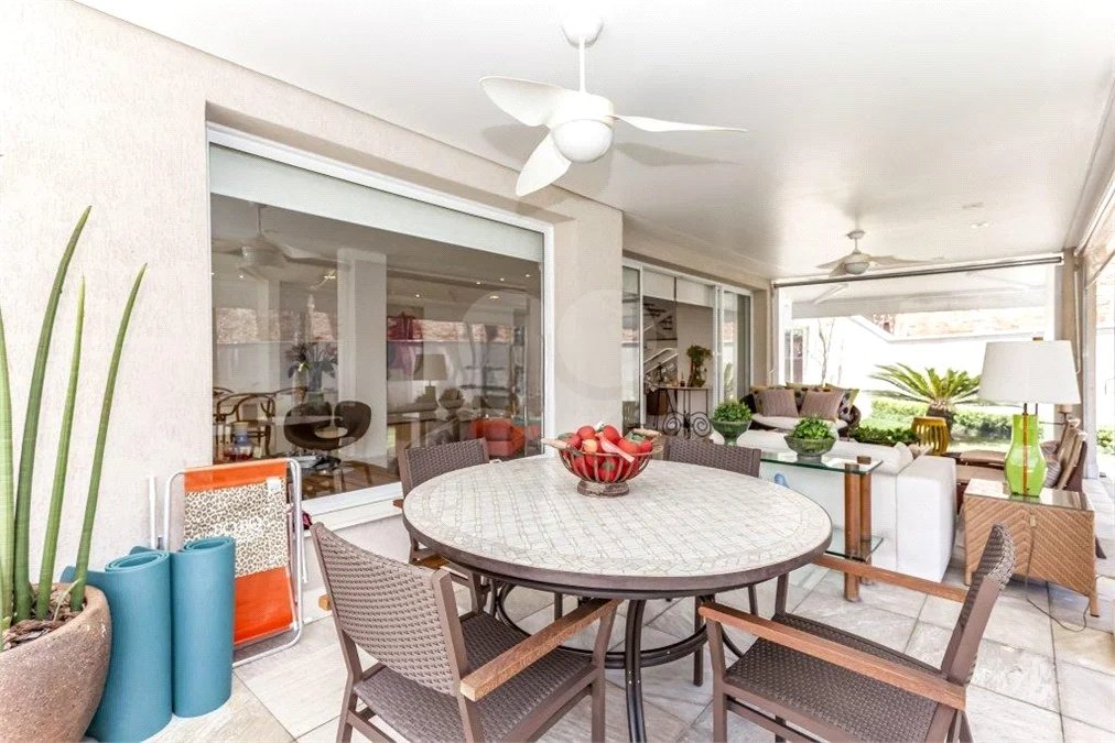Casa à venda com 5 quartos, sendo 3 suítes, em Jardim Leonor, São Paulo, SP