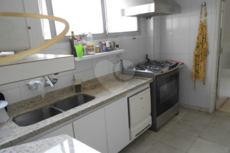Apartamento à venda com 3 quartos, sendo 1 suíte,  em Santa Cecília, São Paulo, SP