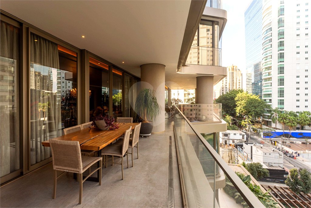 Apartamento à venda com 4 suítes em Itaim Bibi, São Paulo, SP