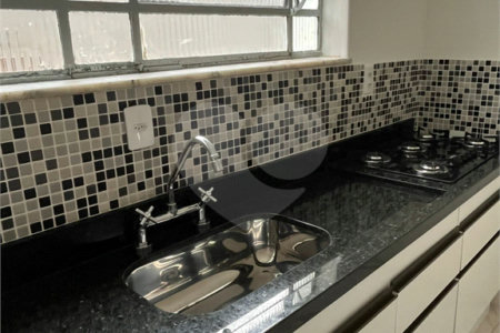 Sobrado à venda com 3 quartos em Vila Laís, São Paulo, SP