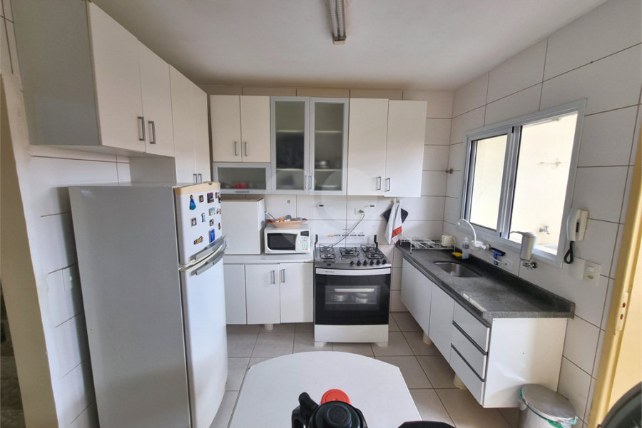 Casa à venda com 3 quartos, sendo 1 suíte, no condomínio Village St. Louis, São Paulo - SP