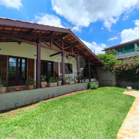 Casa à venda com 4 quartos, sendo 2 suítes, em Jardim Santa Bárbara, Atibaia, SP