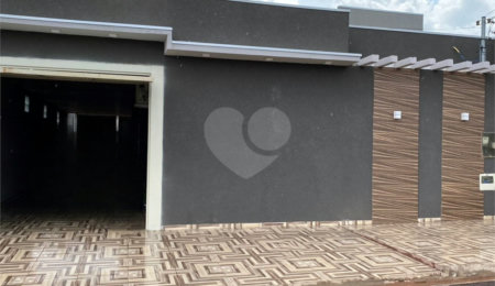 Casa à venda com 3 quartos, sendo 1 suíte,  em Jardim Ibirapuera, Ponta Porã, MS