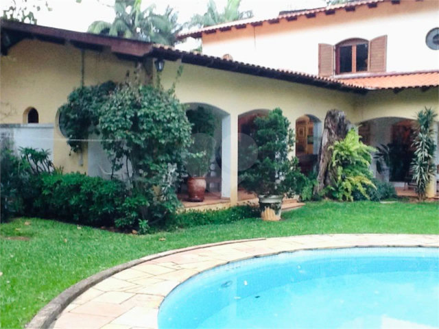 Sobrado à venda com 5 quartos, sendo 2 suítes,  em Interlagos, São Paulo, SP