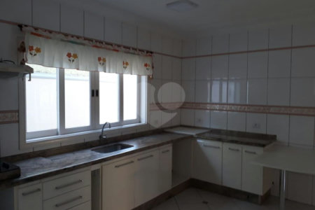 Casa à venda com 3 quartos, sendo 1 suíte, em Condomínio Residencial Terras do Caribe, Valinhos, SP