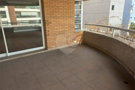 Apartamento à venda com 4 quartos, sendo 2 suítes, em Vila Uberabinha, São Paulo, SP