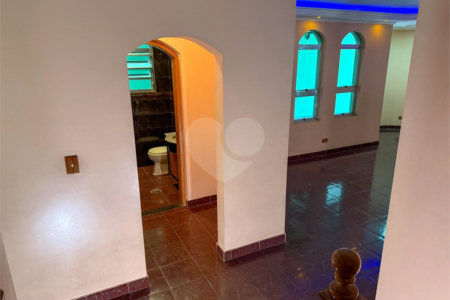 Sobrado à venda com 3 quartos, sendo 1 suíte, em Cidade Líder, São Paulo, SP