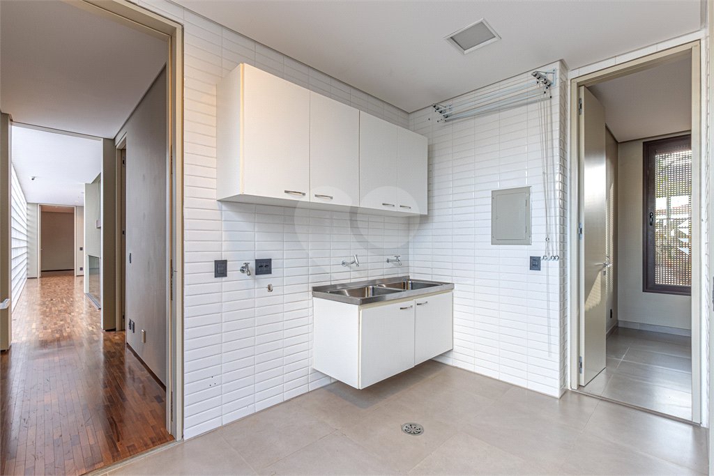 Casa à venda com 4 quartos, sendo 3 suítes, em Vila Nova Conceição, São Paulo, SP