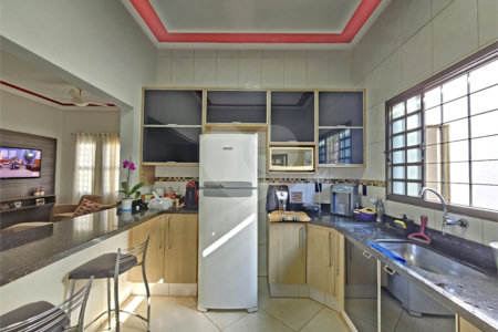 Casa à venda com 3 quartos, sendo 1 suíte,  em Jardim Jóquei Clube, Ribeirão Preto, SP