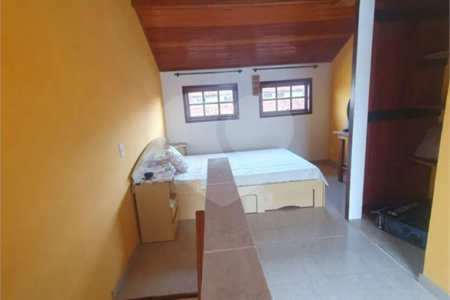 Casa à venda com 3 quartos, sendo 1 suíte, em Ogiva, Cabo Frio, RJ