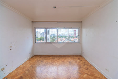 Apartamento à venda com 3 quartos, sendo 1 suíte, em Campo Belo, São Paulo, SP