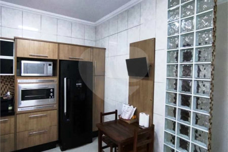Sobrado à venda com 3 quartos, sendo 1 suíte,  em Residencial Colinas, Mogi das Cruzes, SP