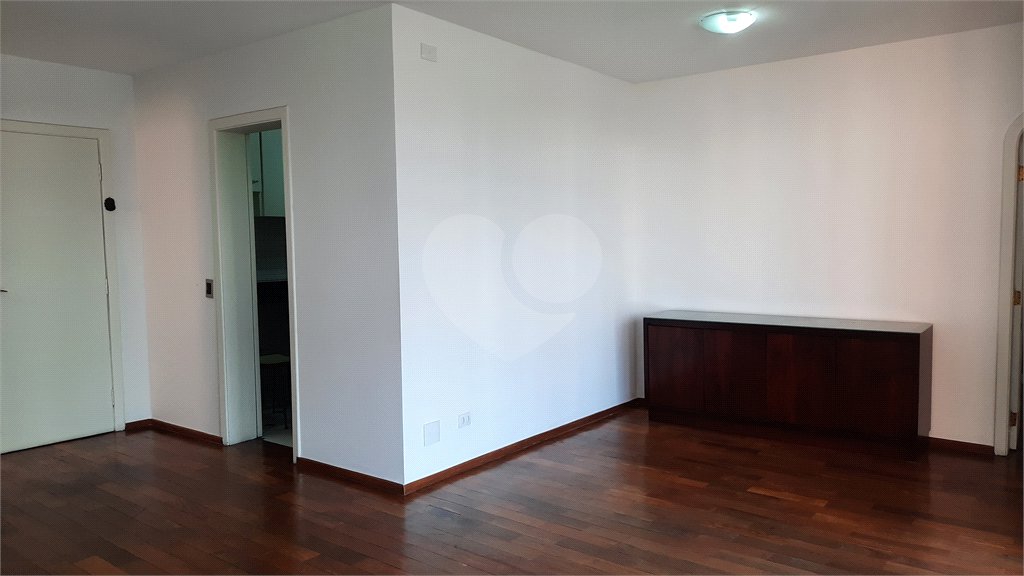 Apartamento à venda com 3 quartos, sendo 1 suíte, em Jardim Marajoara, São Paulo, SP