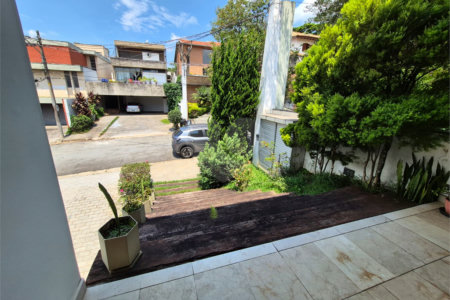 Casa de Vila à venda ou para alugar com 4 quartos, sendo 2 suítes,  em Jardim Leonor, São Paulo, SP