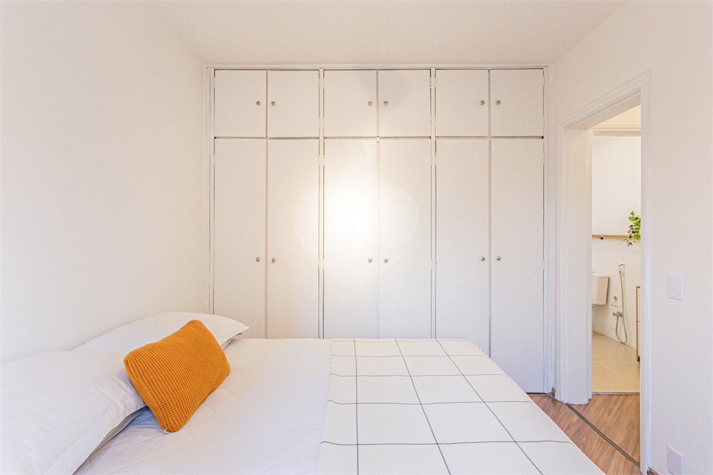 Apartamento à venda com 3 quartos, sendo 1 suíte, em Vila Olímpia, São Paulo, SP