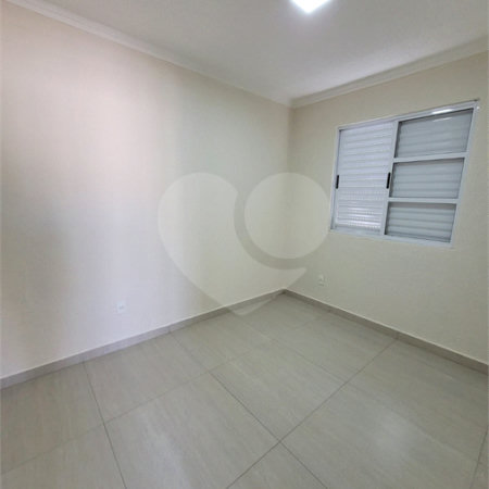 Seu Novo Lar Te Espera: Casa Aconchegante, Pronta para Morar e com 2 dormitórios e Amplo Quintal!