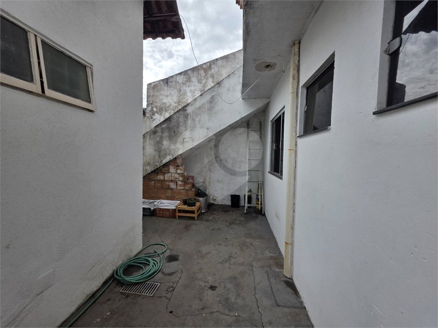 Casa térrea à venda no Douradinho com 2 quartos e edícula com mais dois quartos e 2 banheiros.