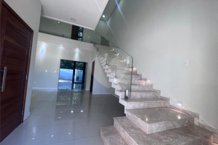 Casa à venda com 3 quartos, sendo 1 suíte, no condomínio Jardim Guarujá, Salto - SP