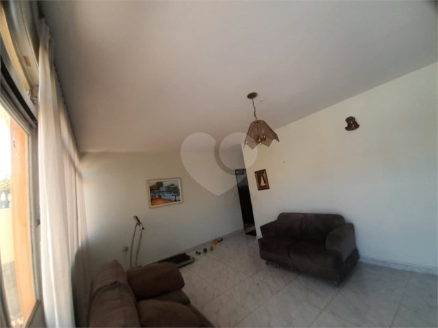 Casa à venda com 3 quartos, sendo 1 suíte,  no Centro, Serra Negra, SP