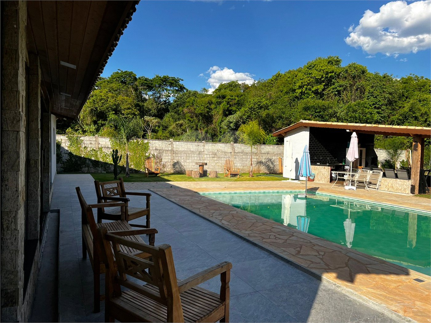 Chácara à venda com 6 quartos, sendo 1 suíte, em Jardim Estância Brasil, Atibaia, SP