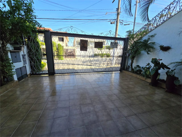 Casa à venda com 4 quartos, sendo 1 suíte,  em Vila Paiva, São Paulo, SP