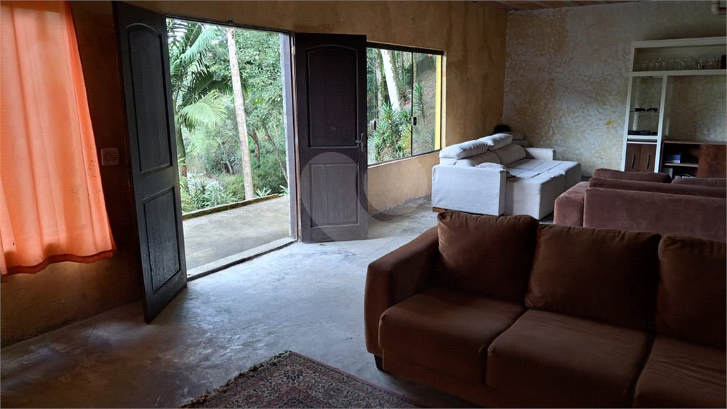Casa à venda com 3 quartos, sendo 1 suíte, no condomínio Alpes da Cantareira, Mairiporã - SP