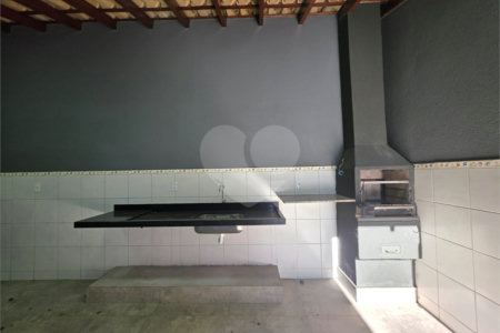 Casa à venda com 3 quartos, sendo 1 suíte, no condomínio Residencial Jardim das Palmeiras, Vinhedo - SP