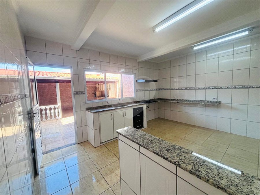 Casa para alugar com 3 quartos, sendo 1 suíte,  em Wanel Ville, Sorocaba, SP