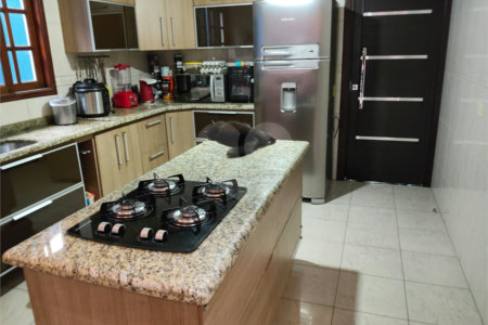 Casa à venda com 3 quartos, sendo 1 suíte, em Jardim Santa Clara, Guarulhos, SP