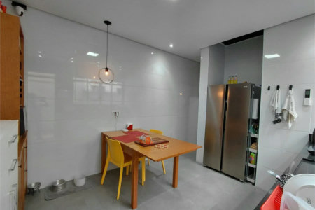 Sobrado à venda com 3 quartos, sendo 1 suíte,  em Vila Romana, São Paulo, SP