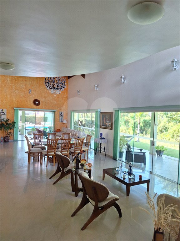 Casa à venda com 4 suítes no condomínio Bougainville, Peruíbe - SP