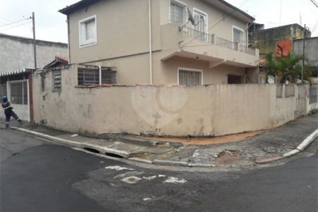 Casa Térrea à venda com 4 quartos, sendo 1 suíte, em Vila Constança, São Paulo, SP
