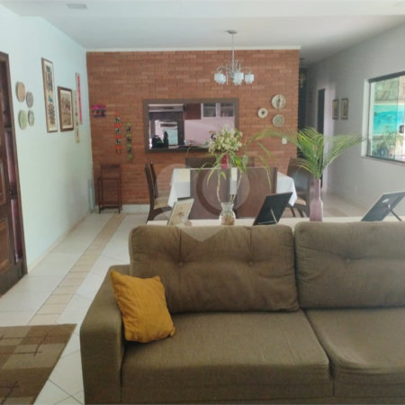 Casa à venda com 3 quartos, sendo 1 suíte,  em Vila Suissa, Mogi das Cruzes, SP