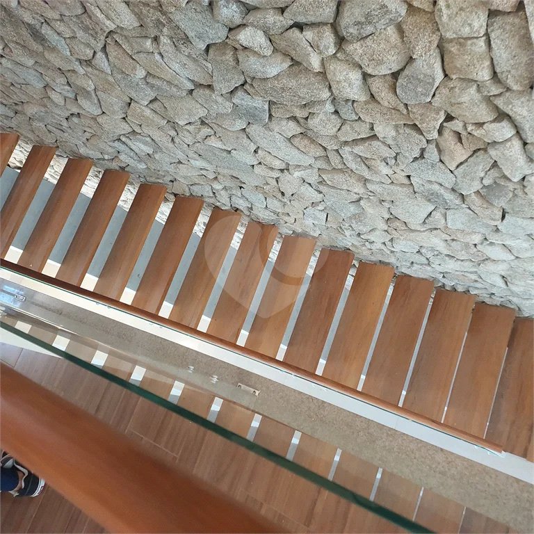 Sobrado recém-construído com 3 dormitórios em condomínio fechado em Piracicaba-SP.