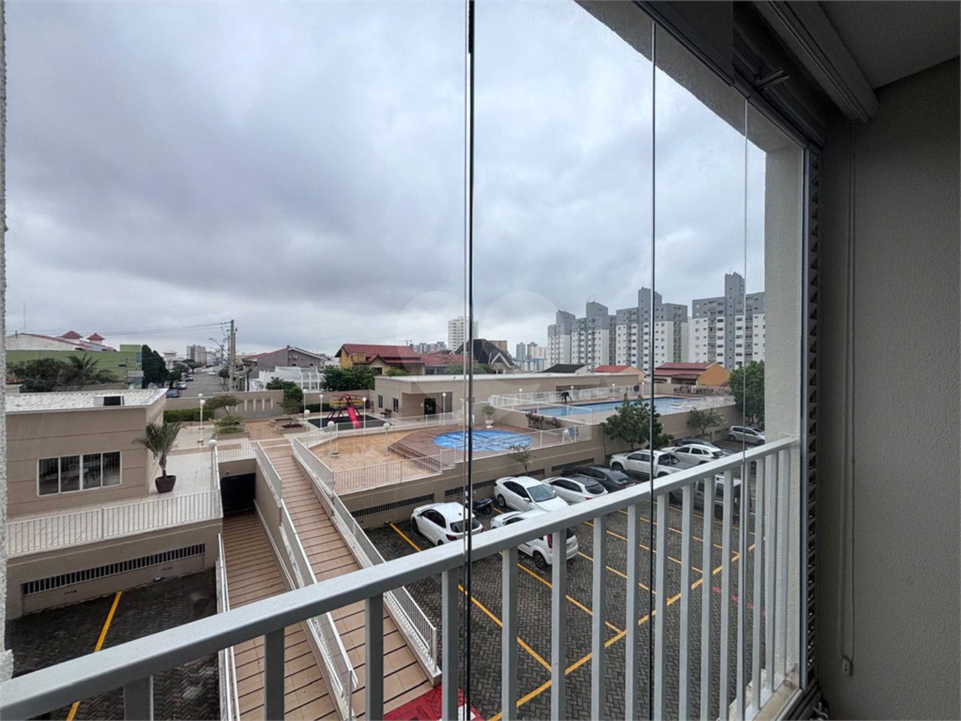 Apartamento à venda com 3 quartos, sendo 1 suíte,  em Parque Três Meninos, Sorocaba, SP