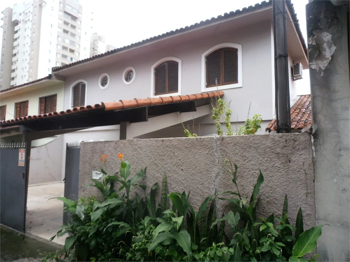 Sobrado à venda ou para alugar com 4 quartos, sendo 1 suíte,  em Vila Butantã, São Paulo, SP