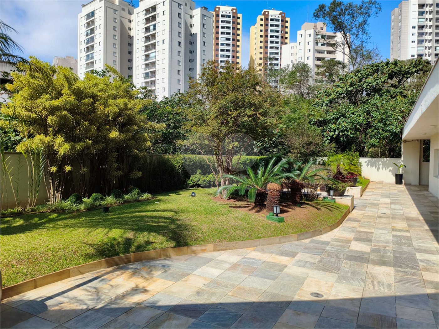Apartamento à venda com 2 quartos, sendo 1 suíte,  em Vila Andrade, São Paulo, SP
